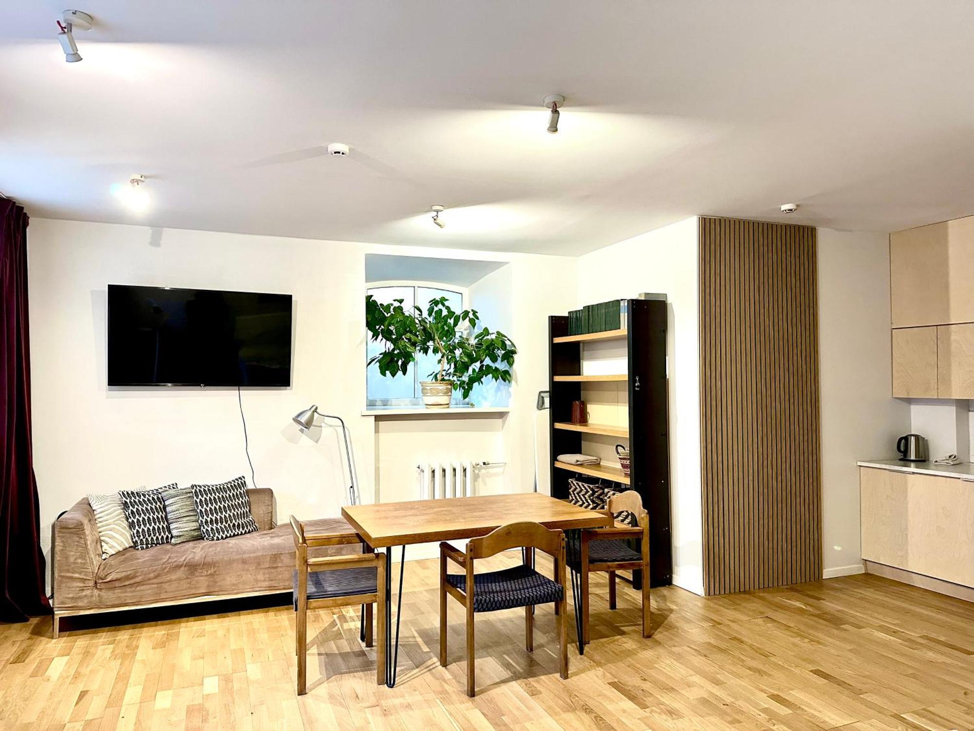 Mini Home Bookshop Studios Вилнюс Екстериор снимка